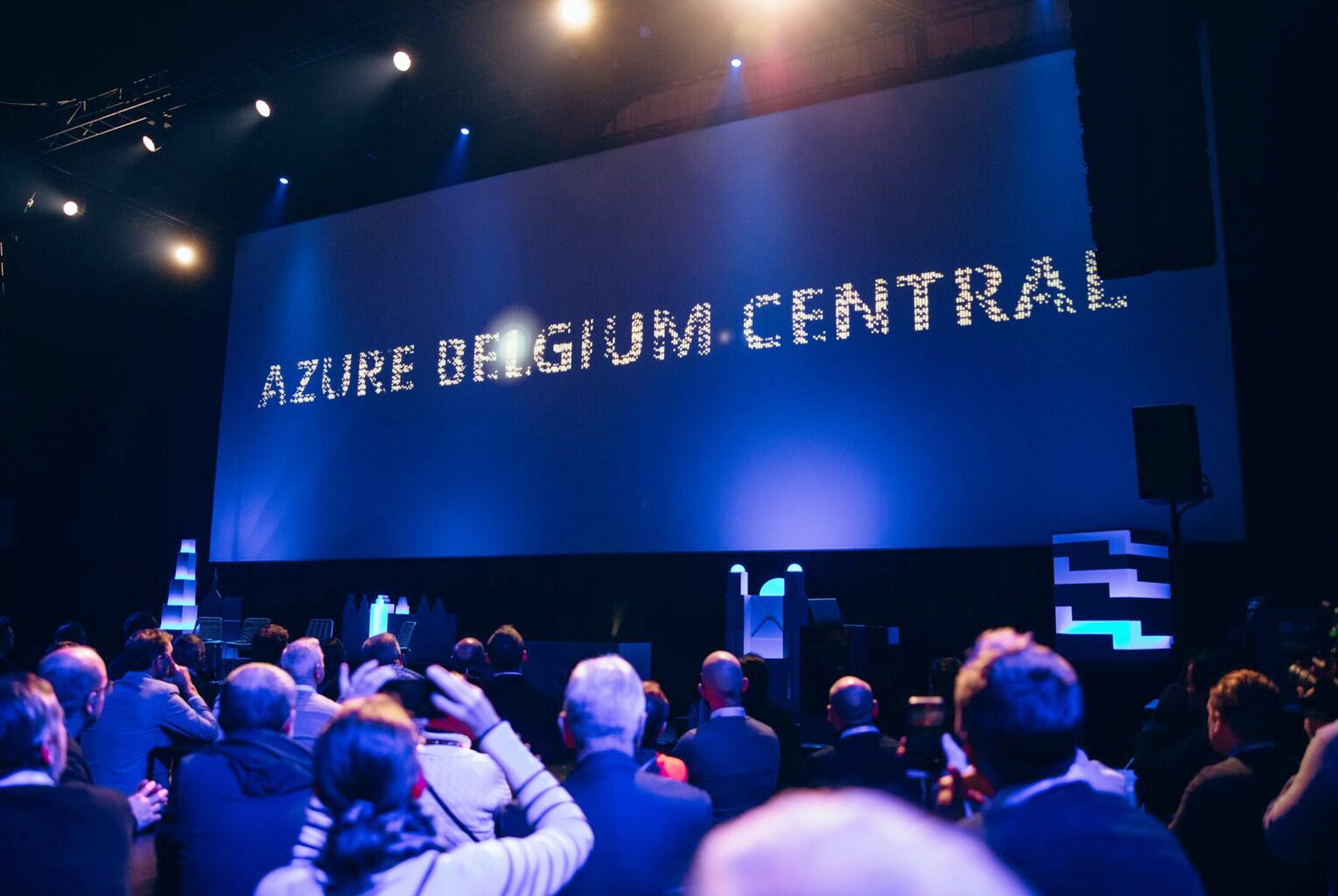 Waarom de lancering van Azure Belgium Central een gamechanger is voor hybride werken en audiovisuele systemen
