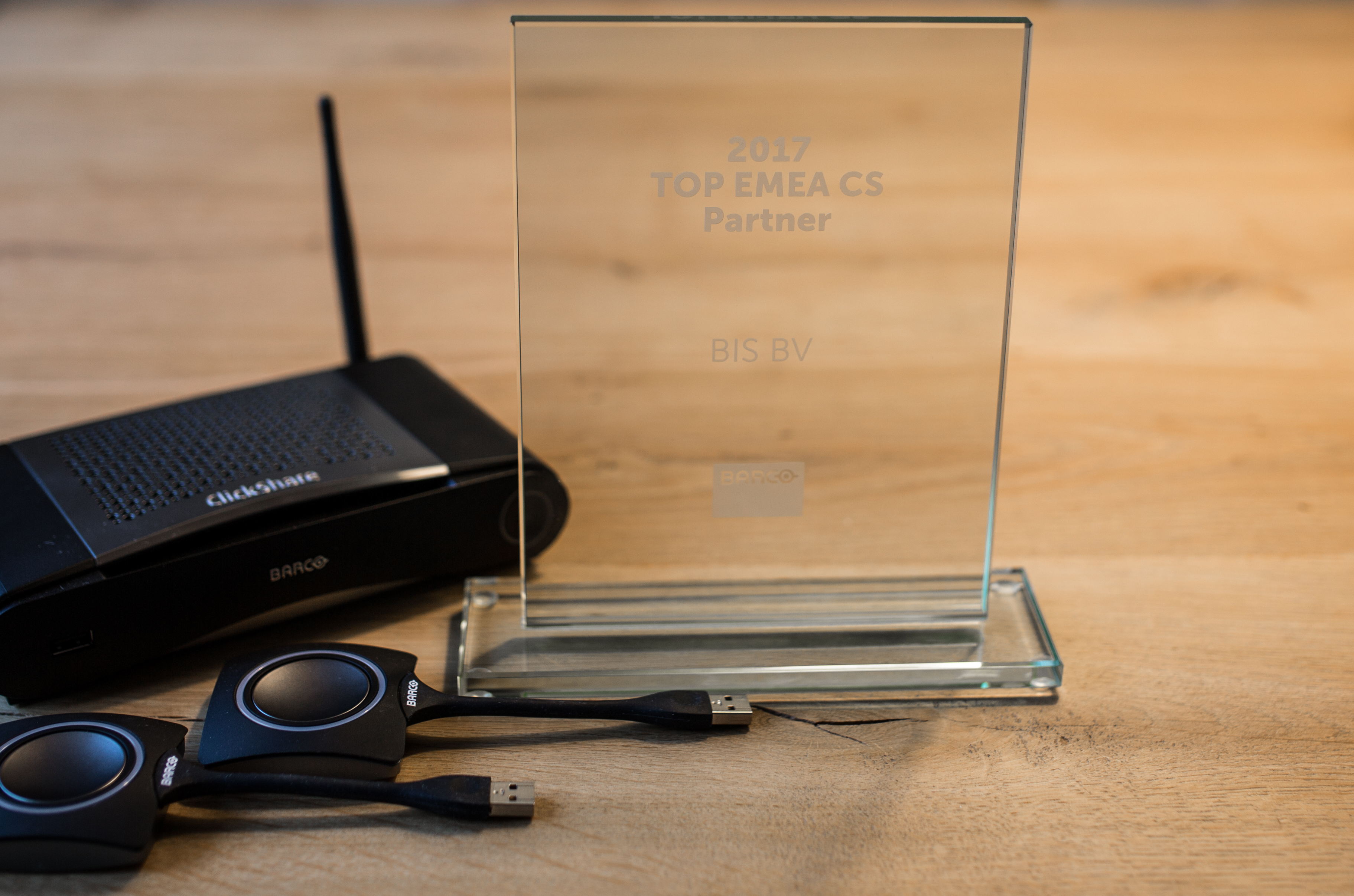 BIS krijgt Barco Award voor beste ClickShare dealer 2017
