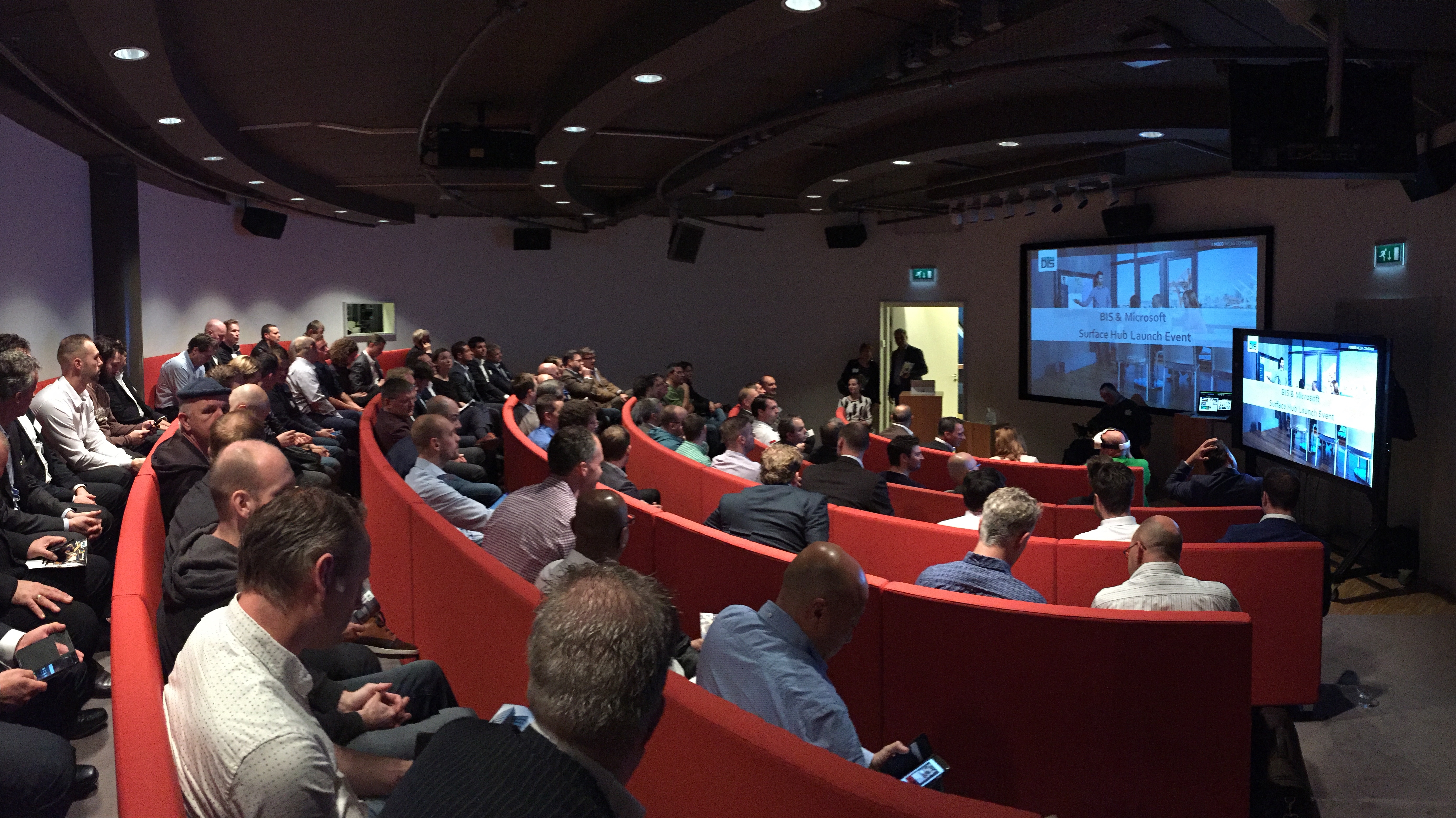 Microsoft en BIS lanceren Surface Hub tijdens succesvol Launch Event